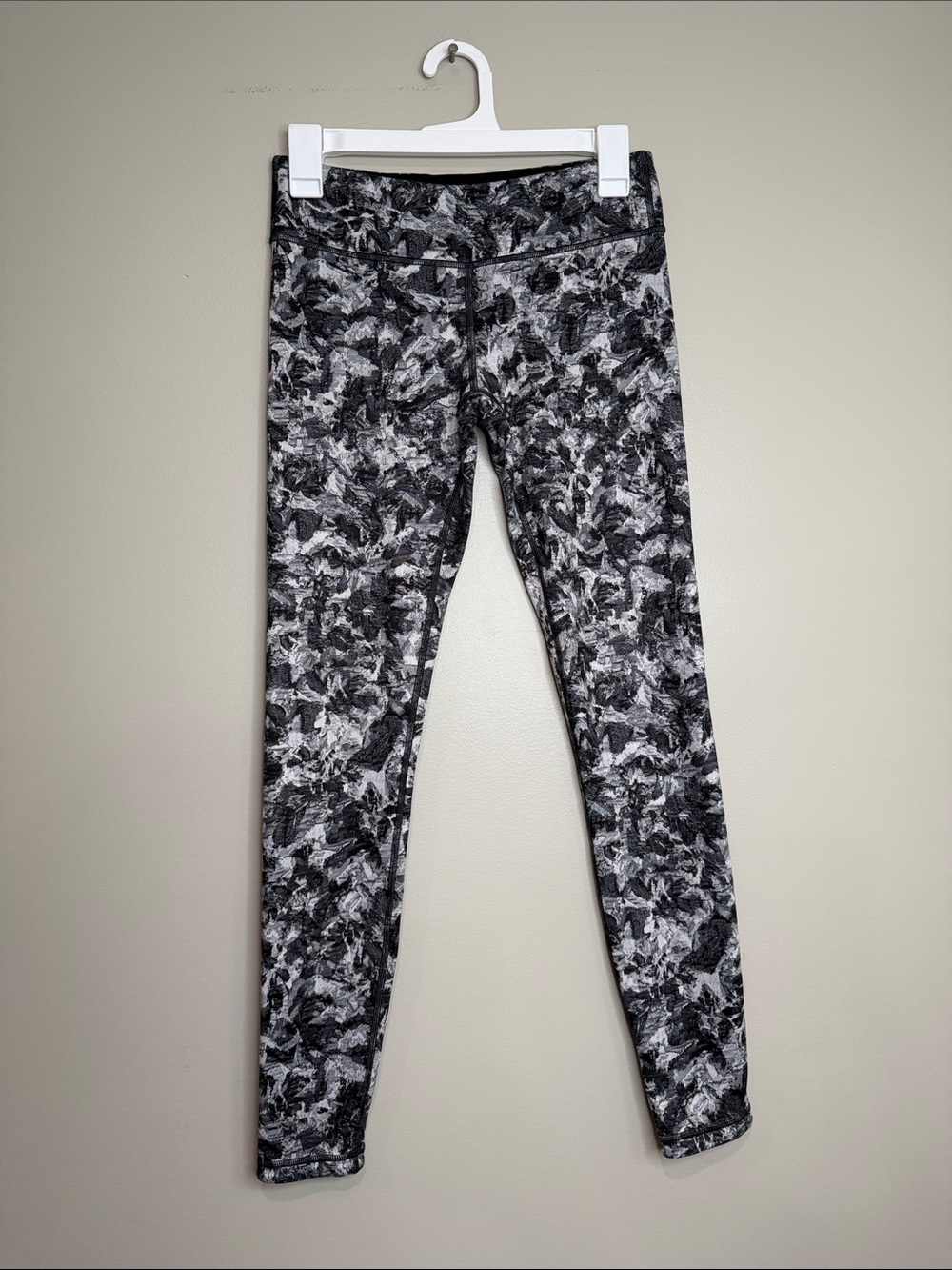 Ivivva Black & Gray Printed Active Leggings 14